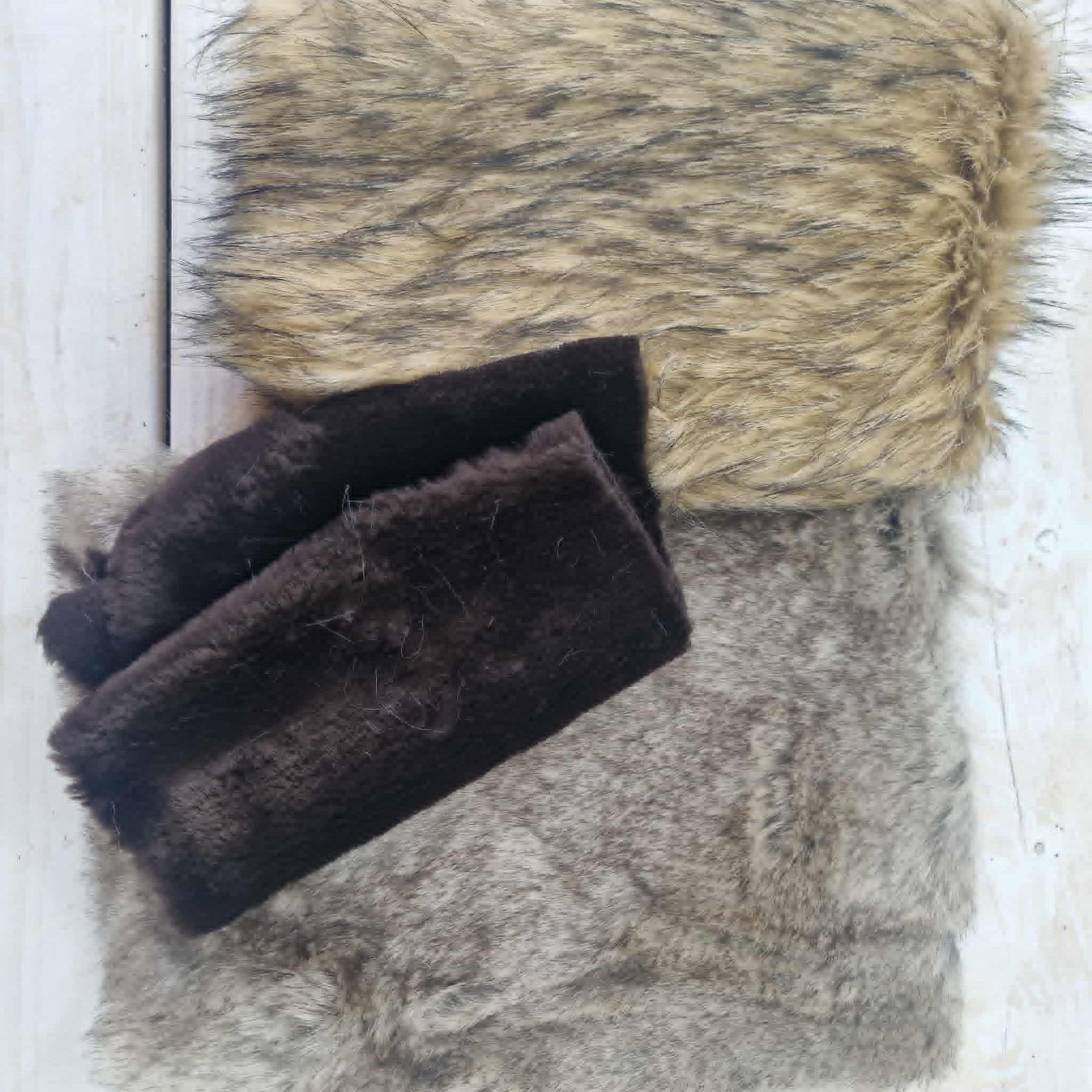 Paket mit Fellstücken M. 6