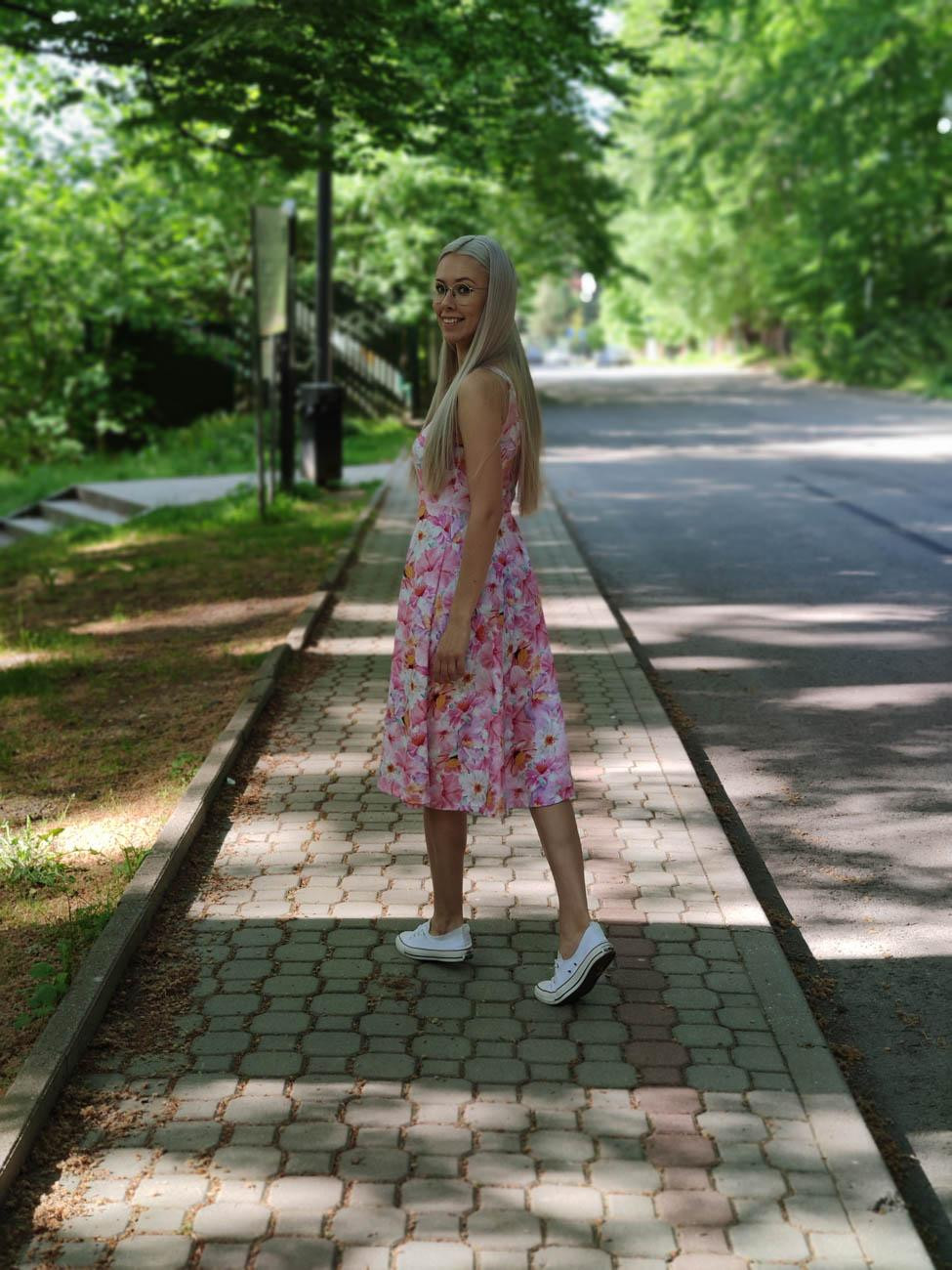 SUKIENKA "ISABELLE" - MOTYLE (wzór 1 różowy) / biały - zestaw do uszycia