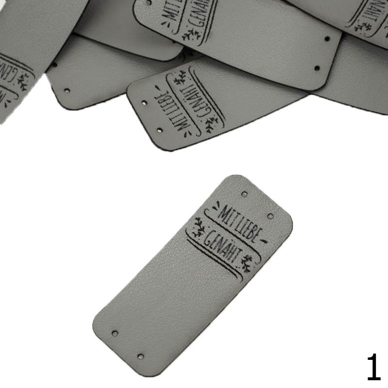 Metka boczna „MIT LIEBE GENÄHT” 2x5 cm - kolory do wyboru 