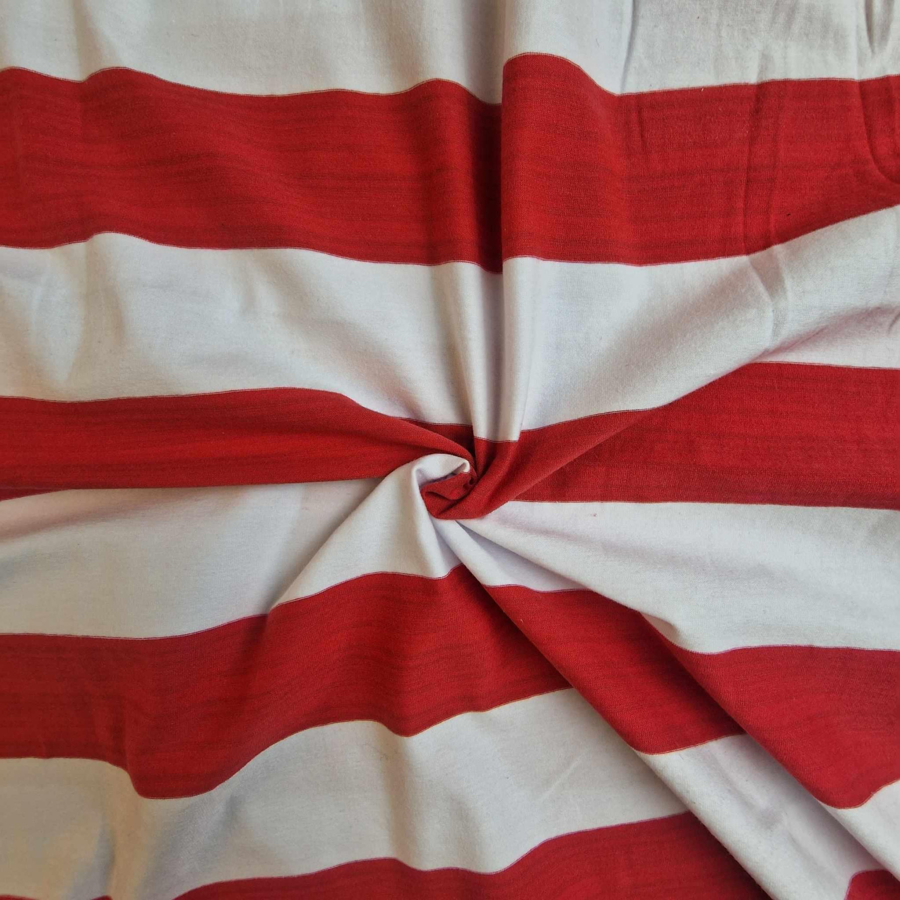 WHITE AND RED STRIPES 5CM X 5CM - t-shirt with elastan TE210