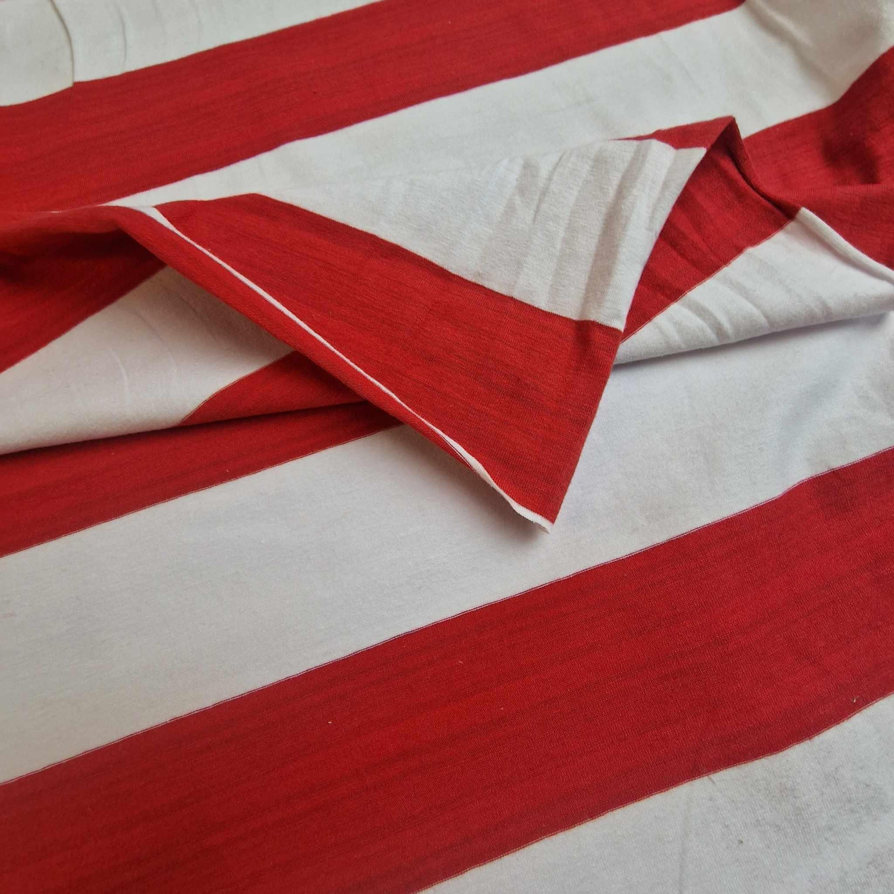 WHITE AND RED STRIPES 5CM X 5CM - t-shirt with elastan TE210
