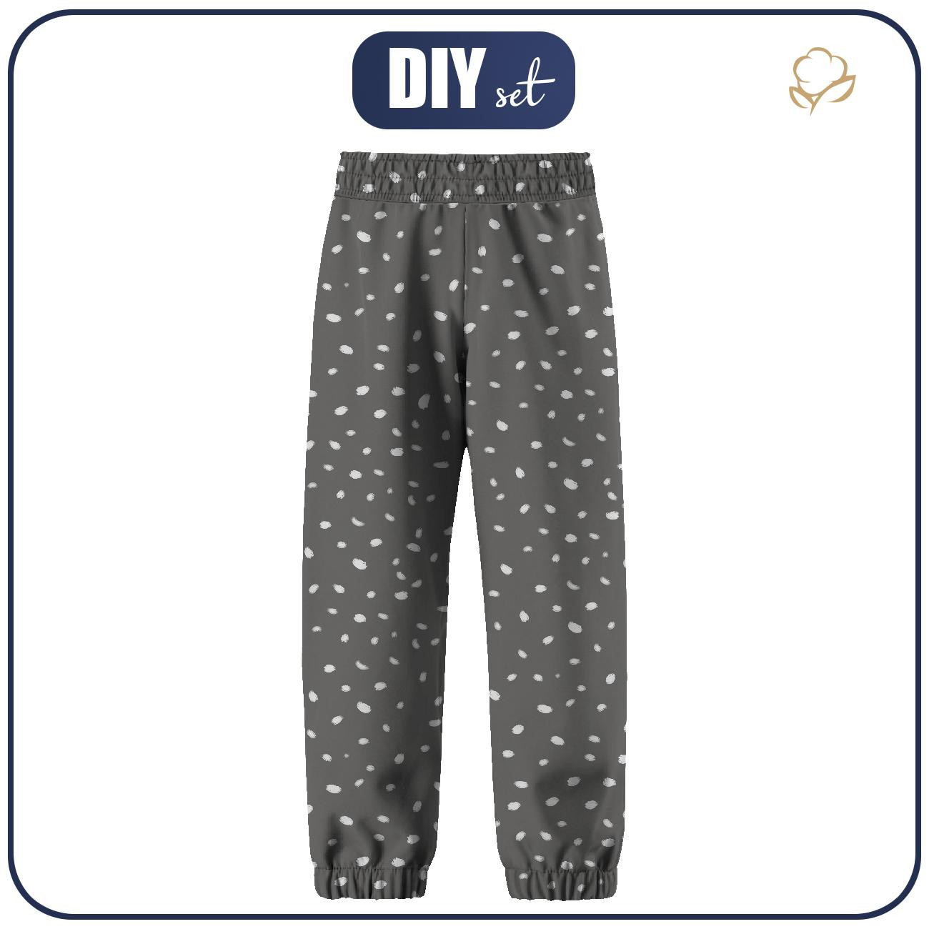 SOFTSHELLOVÉ DĚTSKÉ KALHOTY (YETI) - BÍLÉ STOPY / šedá (KOUZELNÝ VÁNOČNÍ LES)