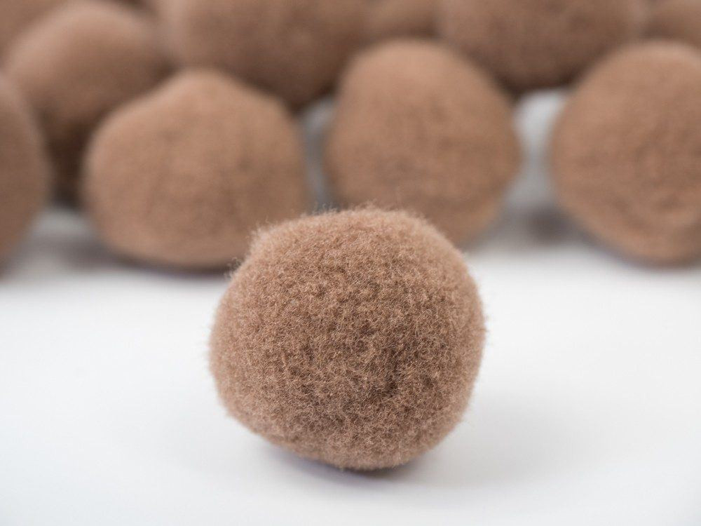 Small pompom light brown