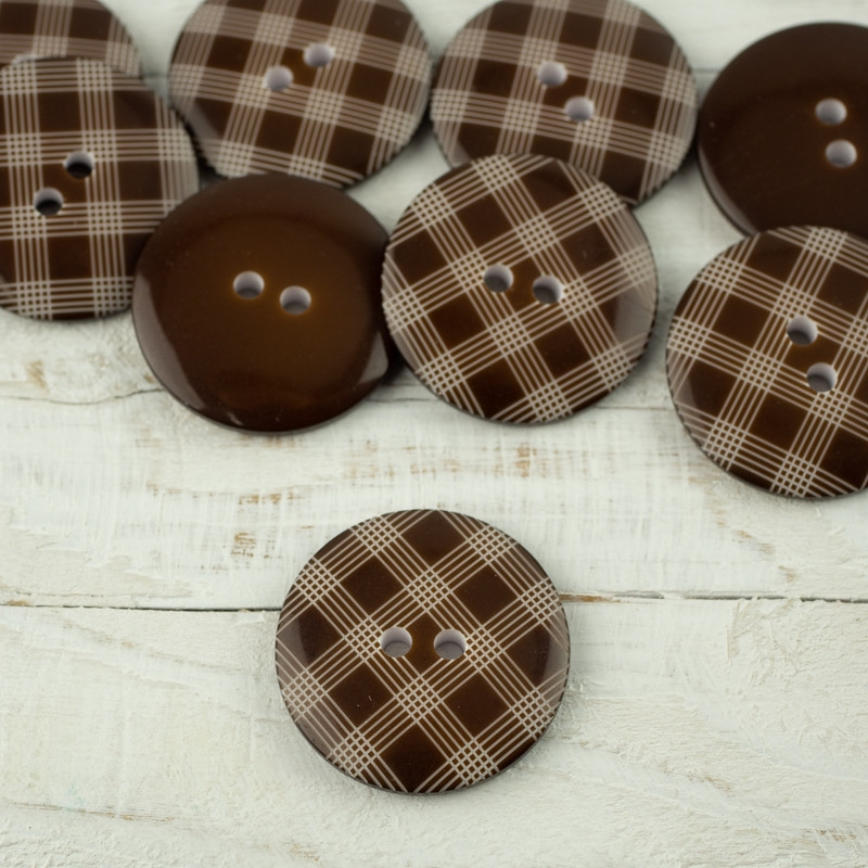 Plastic button with check big - dark brown