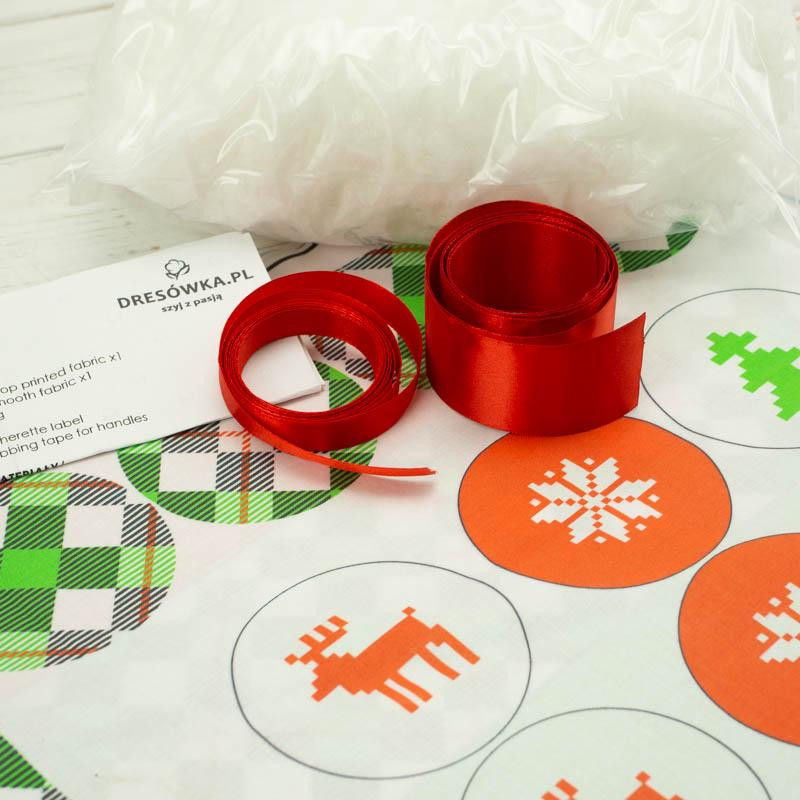 CHRISTMAS WREATH - CHECK GREEN - RED / white - sewing set