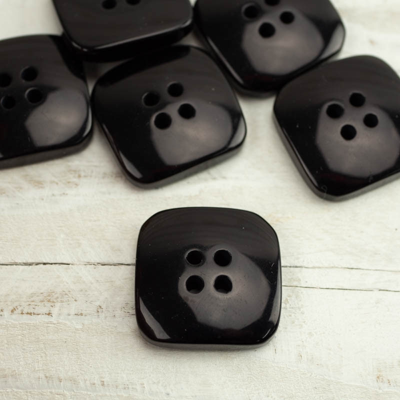 Plastic button square middle - black