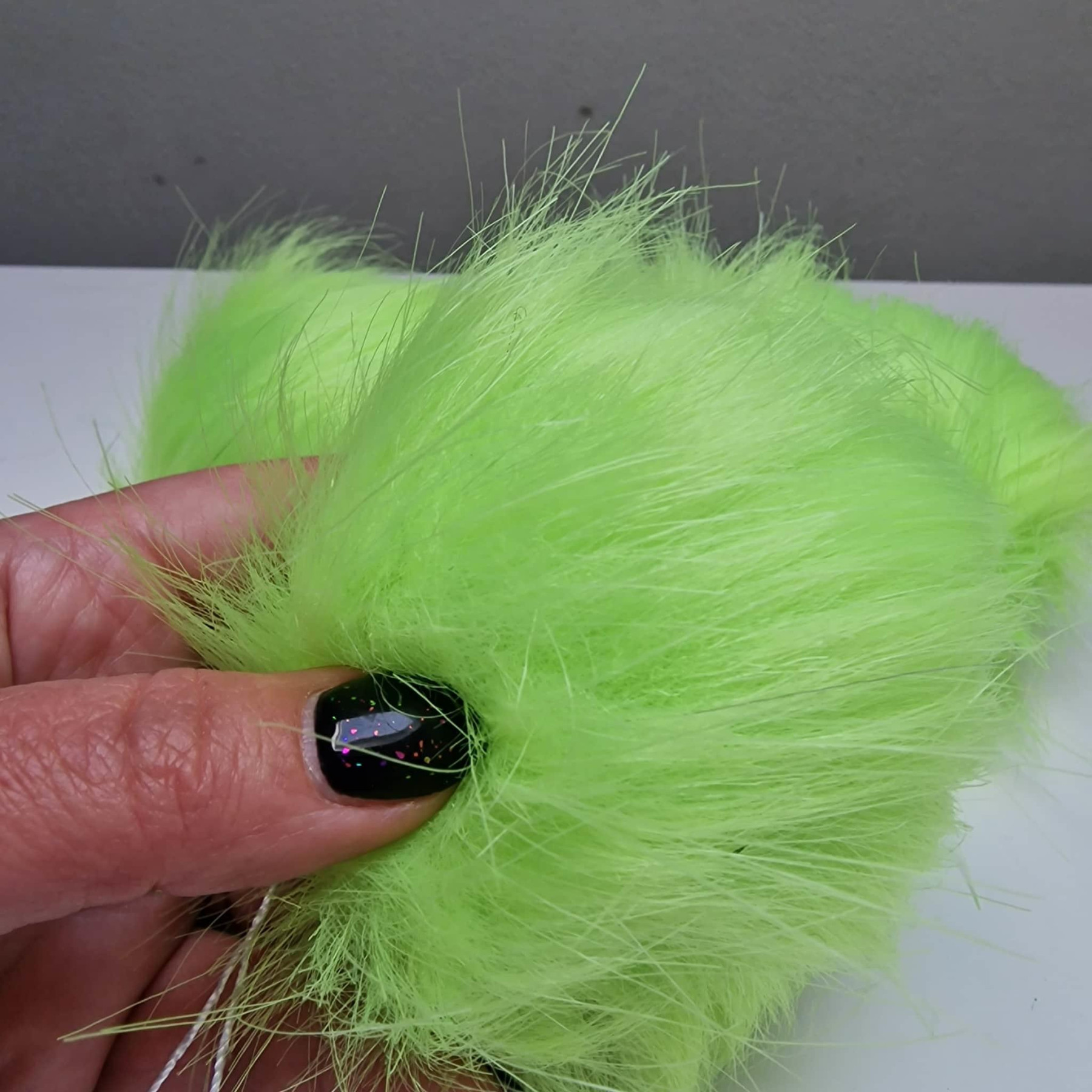 Eco fur pompom 12 cm - NEON GREEN