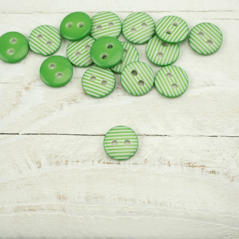 Plastic button with stripes small - green