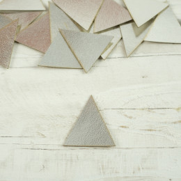 Leatherette label small triangle - silver