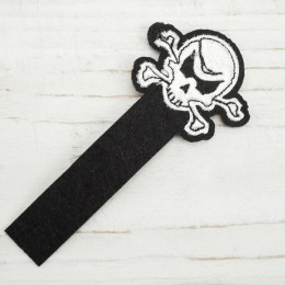 Embroidered iron-on oblong skull - silver