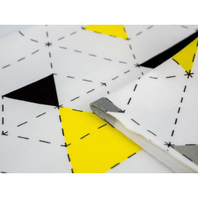 GEOMETRIC TRIANGLES YELLOW 2 / white - single jersey with elastane TE210