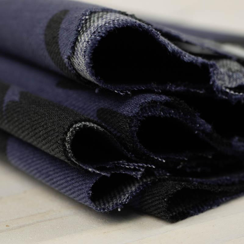 40cm SCHWARZE BLUMEN / dunkelblau - Lyocell-Webware