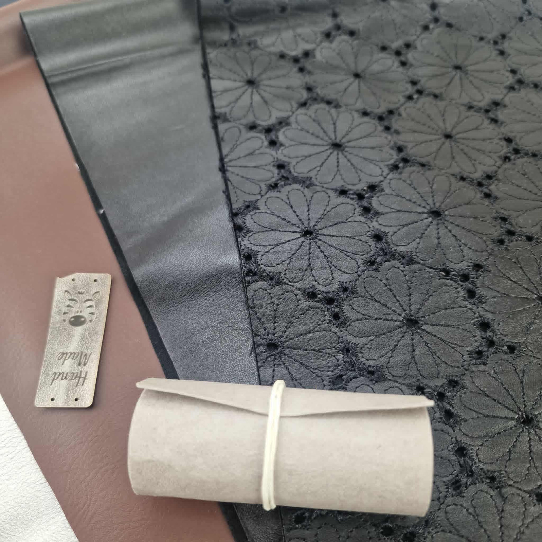 Paket mit Kunstleder (Skai) M.5