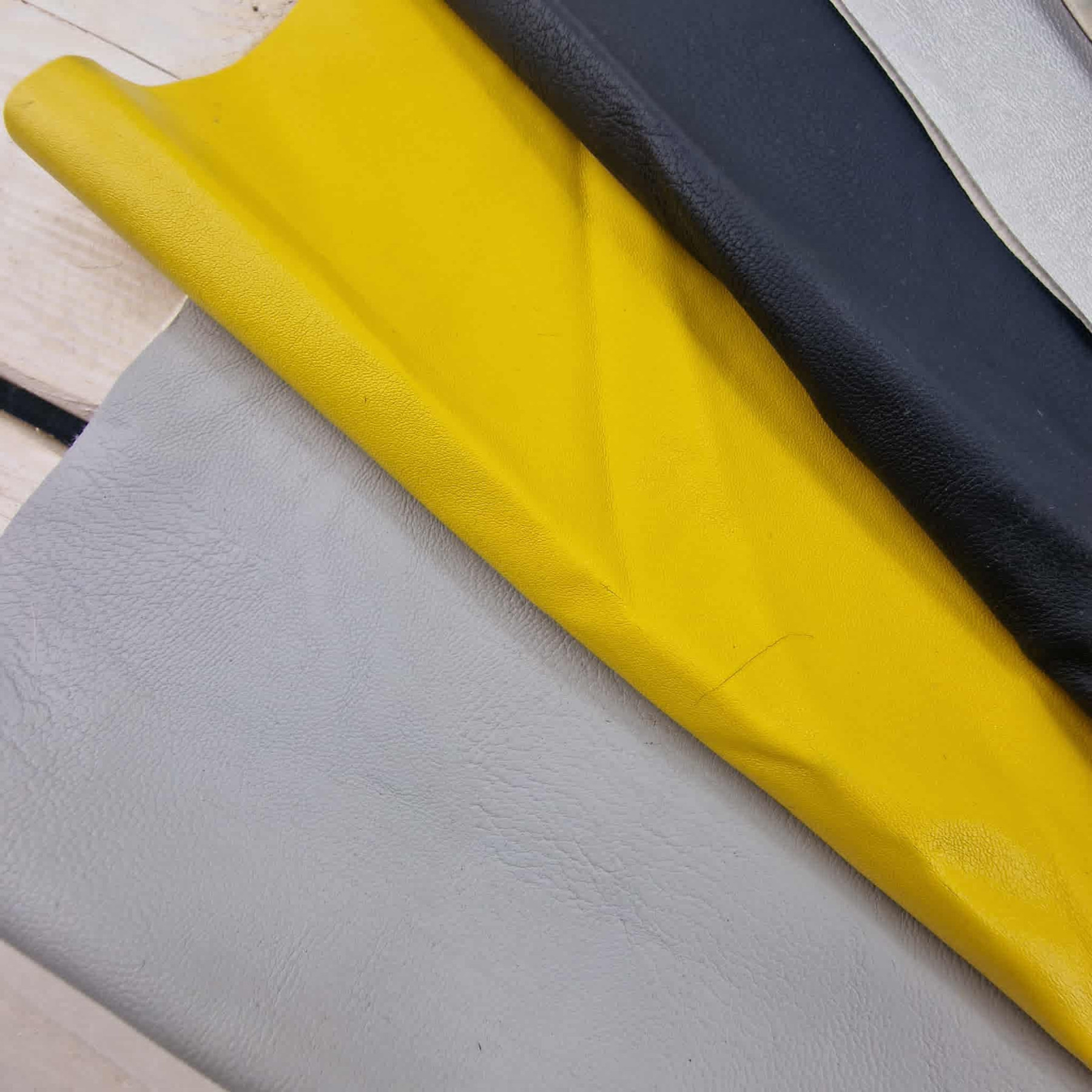 Paket mit Kunstleder (Skai) M.5