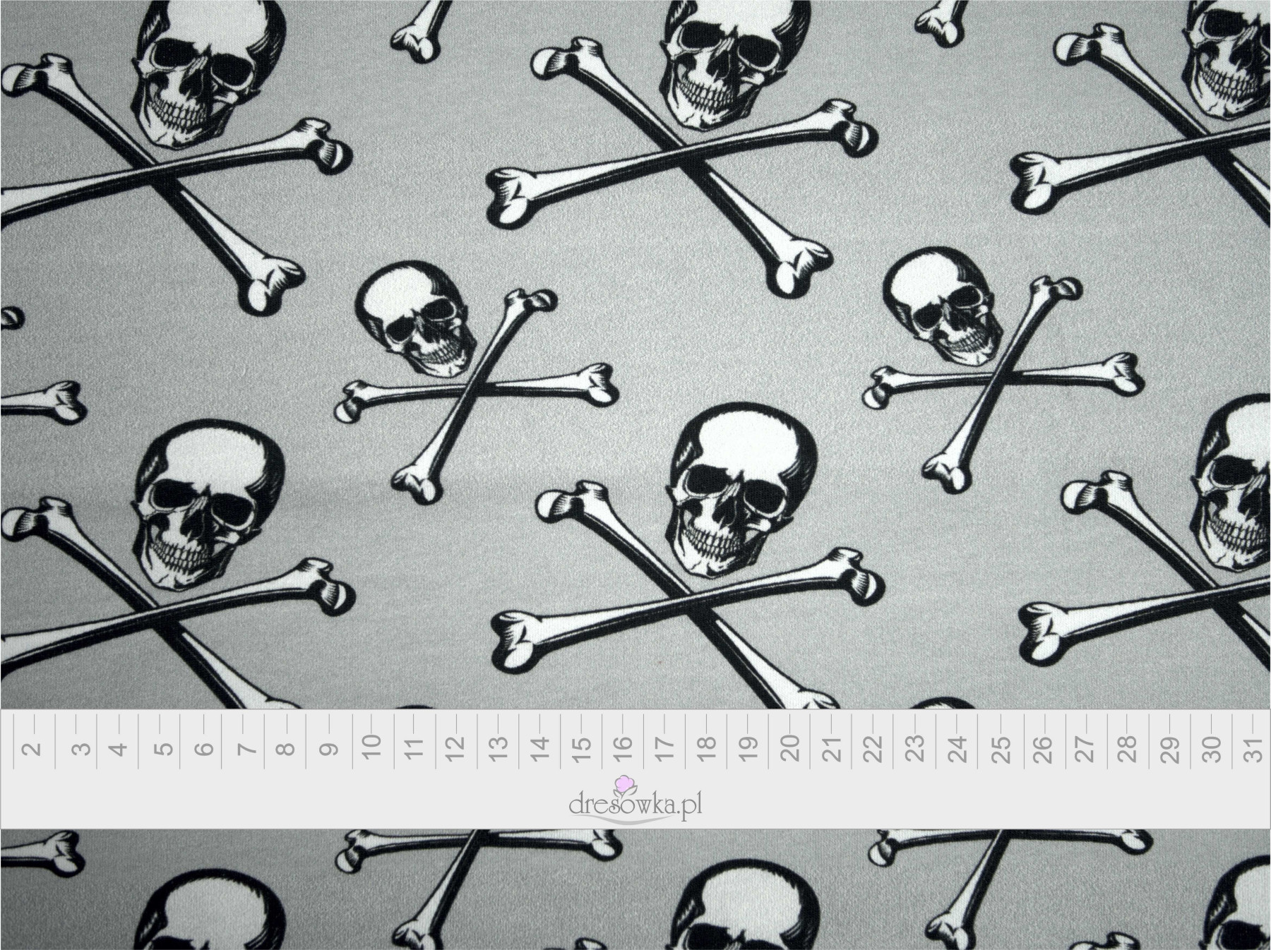 Skulls and bones - looped knit SP250