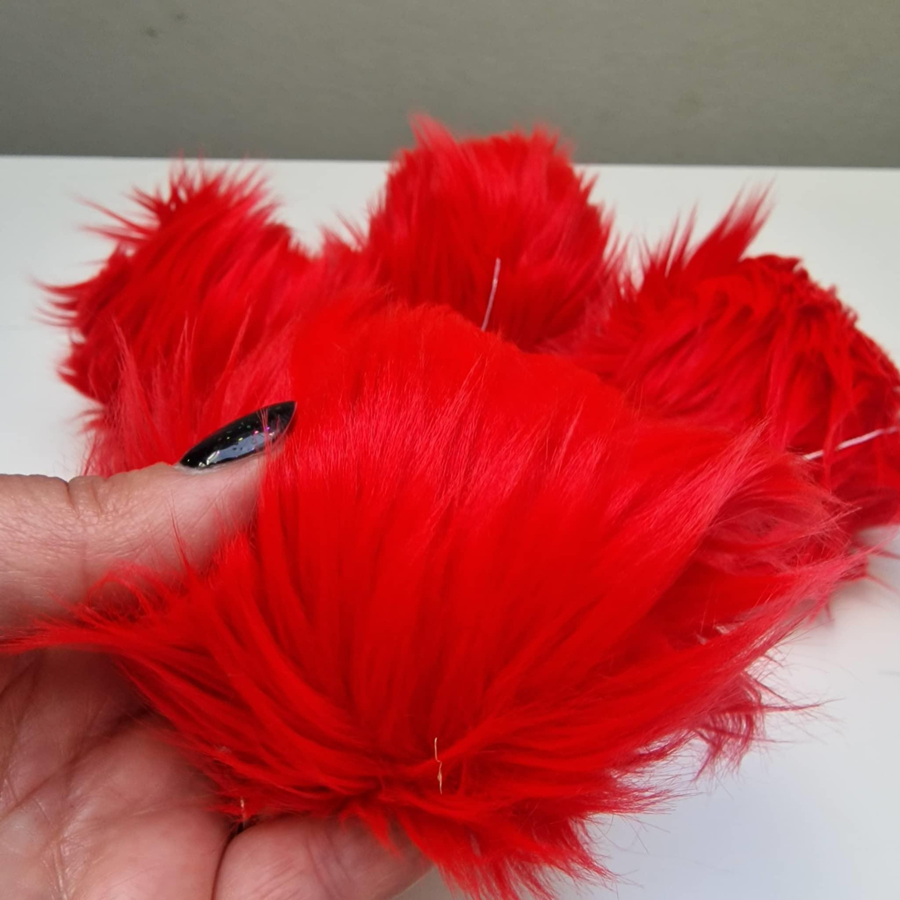 Eco fur pompom 12 cm - RED