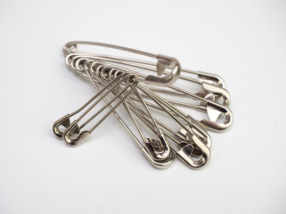 Safety pins length 28-50mm -12pcs