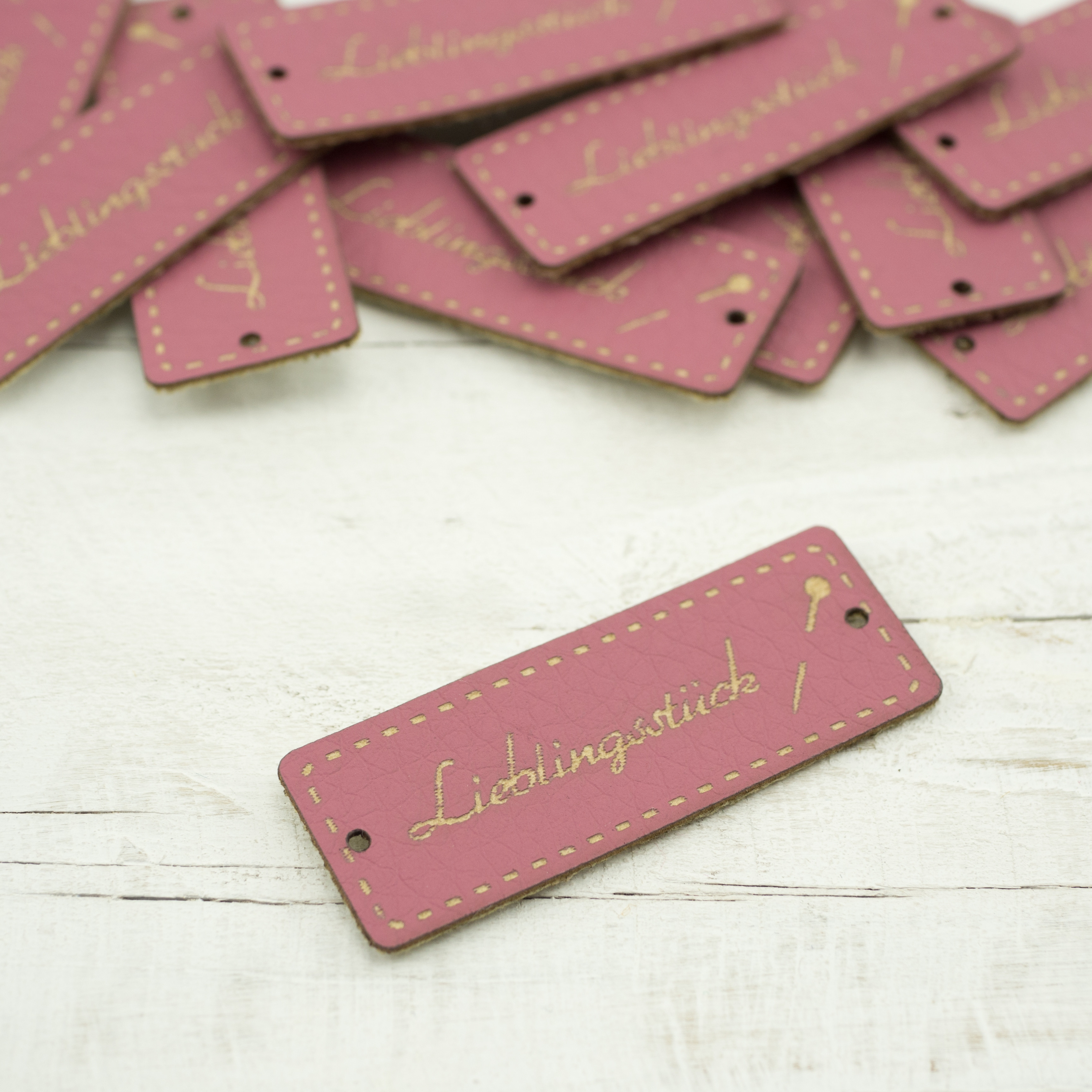 Lieblingsstück label - pin 1,5x4 cm - light purple