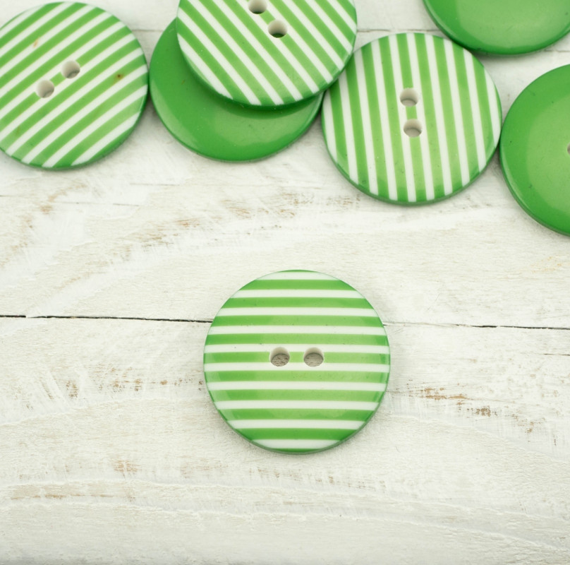 Plastic button with stripes big - green
