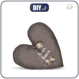 DECORATIVE PILLOW HEART -  SUPER BABCIA / FLOWER BOUQUET  pat. 7 (gold)